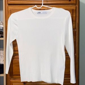Fitted white sweater